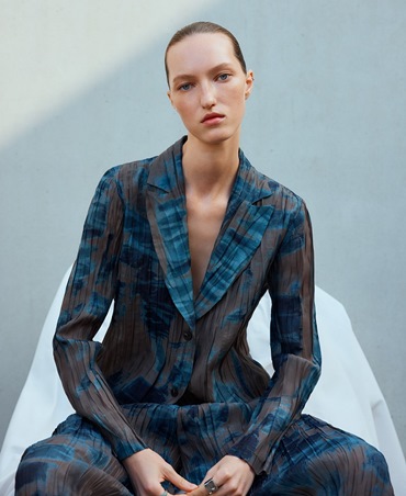 أكوا.. موجة الأناقة الجديدة من أدولفو دومينغيز